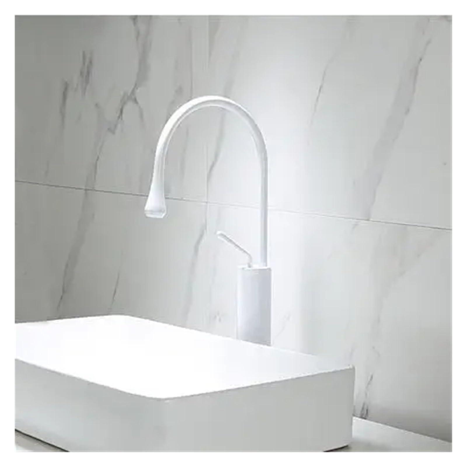 Robinet de cuisine pivotant noir et or pour laver facilement les grands récipients