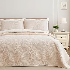 Exclusivo Mezcla Queen Quilt Bedding Set, Lightweight Brich Beige Quilts Queen Full Size for All Seasons, Soft Microfiber Bedspreads Coverlets Bed Cover with Leaf Pattern, 3 Piece