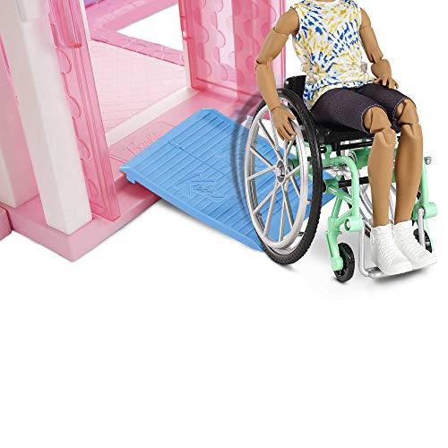 Ken Fashionista Muñeco con silla de ruedas, rampa y accesorios de moda (Mattel GWX93)