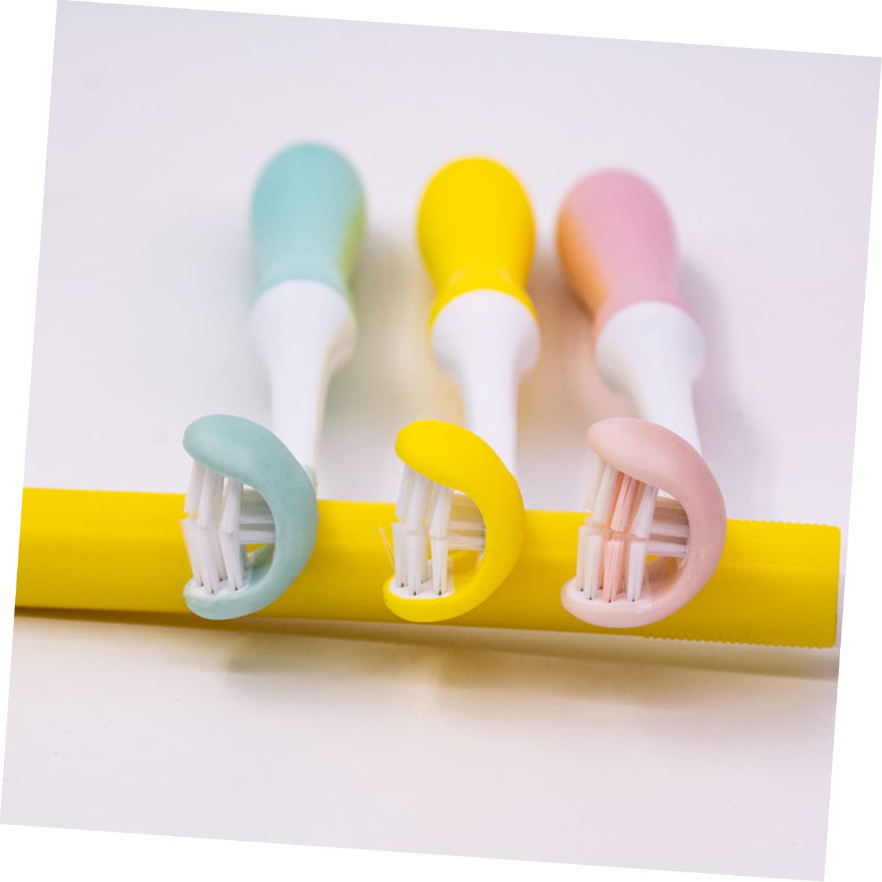 Spazzolino Manuale a 3 Lati U, 3 Testine, Adulto Giallo | Pp Leggero e Portatile, Design Avvolgente, Cura Orale e Igiene Quotidiana