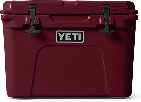 مبرد YETI Tundra 35، لون Wild Vine الأحمر