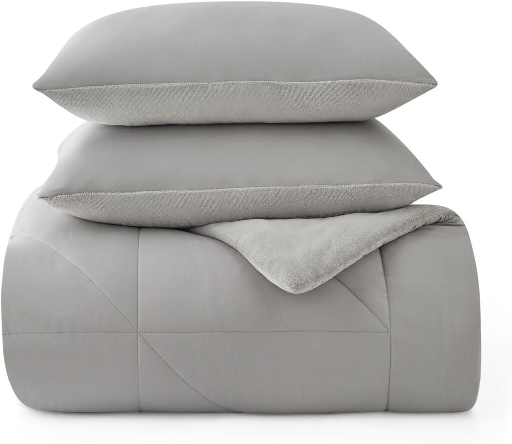 UGG Full/Queen Comforter Set – 3 Piece Luxury Reversible Plush Queen Bed Set with Down Alternative Fill, Soft Comforter Bedding Set with 2 Queen Shams for Home & Bedroom Decor, Seal Gray (Corey)
