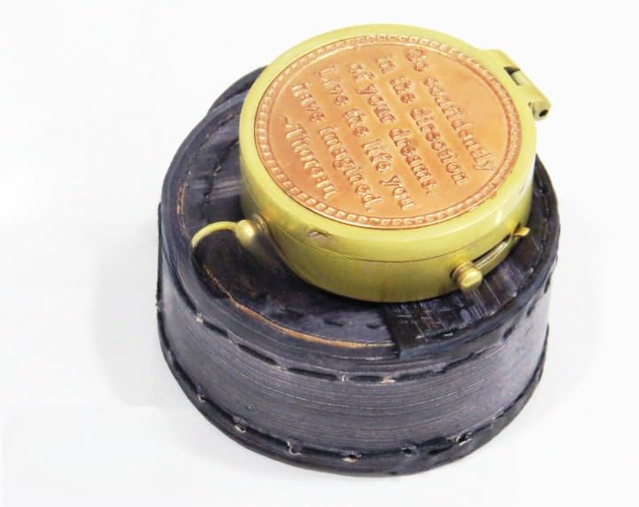 Brújula de latón con estuche de cuero miniatura 1
