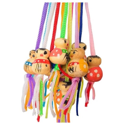Chinitos de la Suerte - bolsa 24 unidades. Cada chinito de madera con su cordel, (no son pulseras). Surtidos de color.