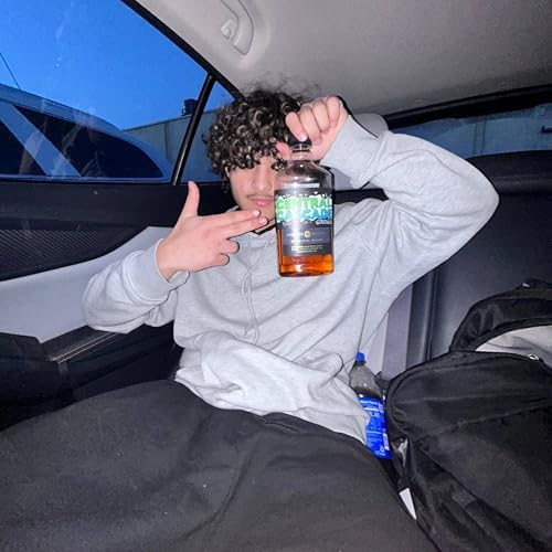Play Thatz how im livin by Chiste on Amazon Music