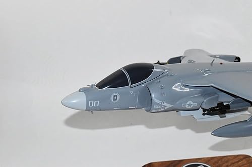 Miniatura 5 de Squadron Nostalgia LLC VMA-231 Ace of Spades 2019 AV-8B Harrier Modelo, Caoba, Escala 130, Marines