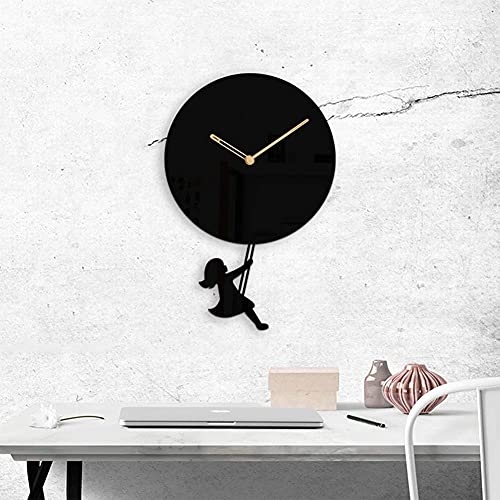 Horloge murale balançoire pour égayer la chambre d'enfant avec son design acrylique