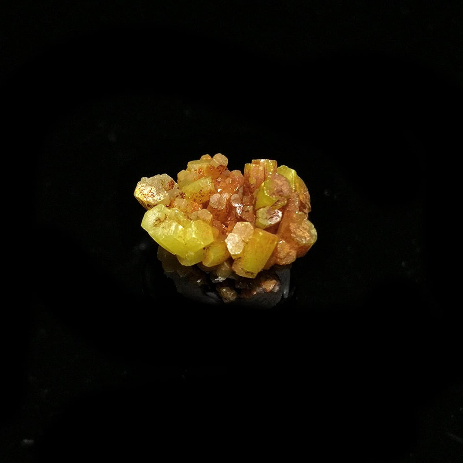Cristallo naturale Grezzo 7.16g A5-3gy Pietra naturale Pyromorphite Campione di cristallo Decorazione della casa dalla provincia del Guangxi Cina Decorazione domestica Pietre naturali decorazione dell
