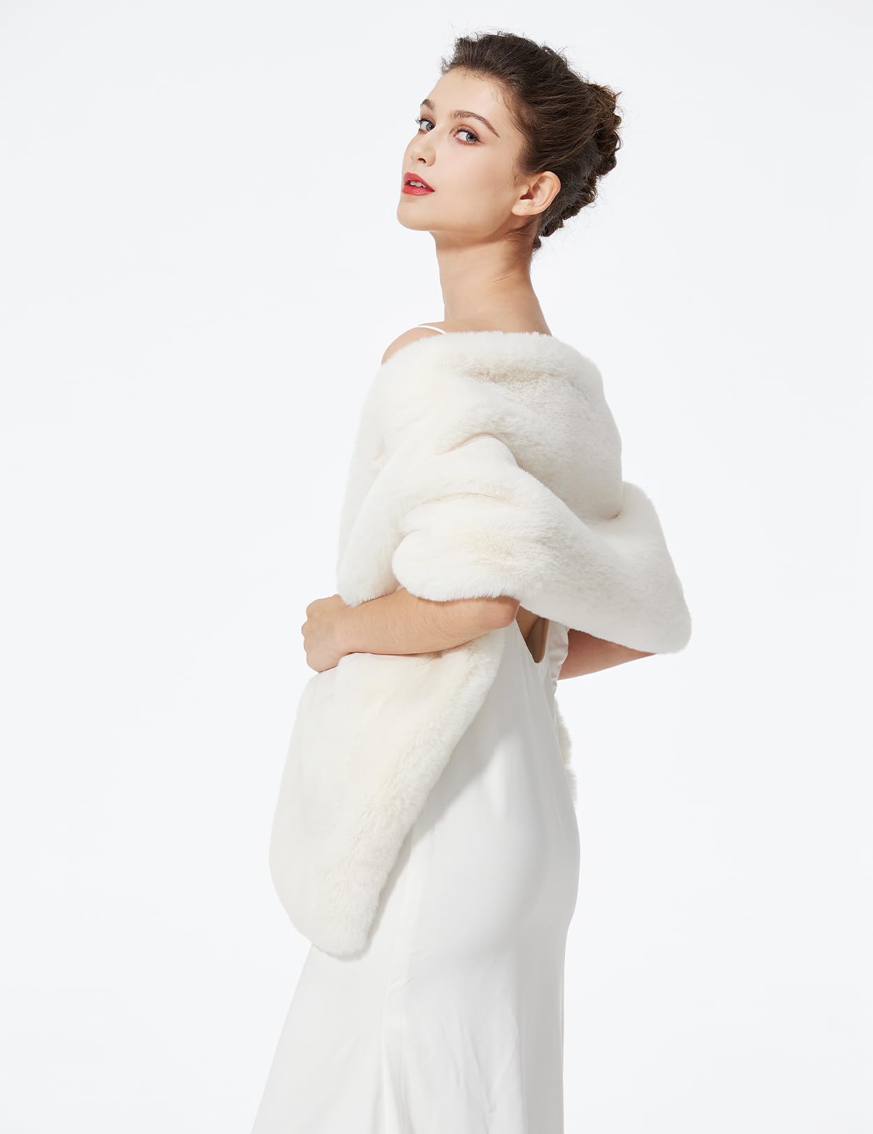 BEAUTELICATE Châle Étole En Fausse Fourrure Écharpe Cape De Femme Mariage Hiver Sur Robe de Soirée Mariée Cérémonie Fête Demoiselle d'honneur Grande Taille