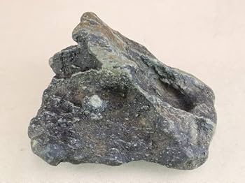 愛媛  石手川油石  真黒石  2.8㎏  姿石  鑑賞石  プロ台座付き 愛媛 石手川油石 真黒石 2.8㎏ 姿石 鑑賞石 プロ台座付き