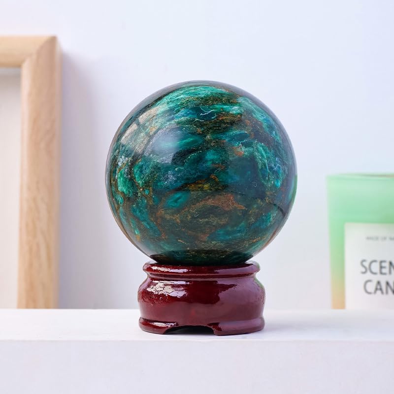 Pierre verte de feng shui en sphère pour harmoniser votre décoration de bureau à la maison
