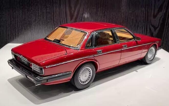 Jaguar XJ40 1/18スケールモデル ミニカー Amazon | ミニカー 1:18 ジャガーダイムラー XJ6 XJ40 おもちゃ