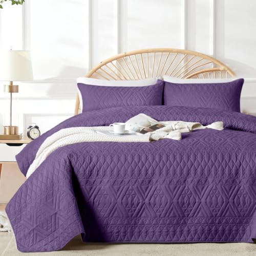 akkialla 118"x106" Purple California King Quilt Set, Oversized Floor-Length Bedspread, Boho Geometric Pattern Microfiber Coverlet, 3-Piece All Season Bedding with 2 Pillow Shams