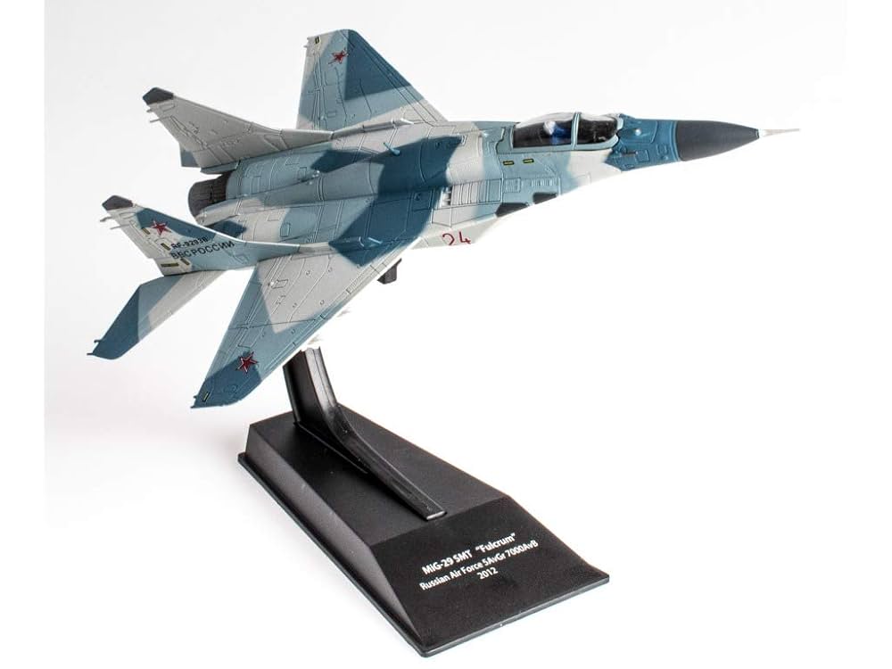 Russian MIG-29UB Fulcrum 1/32スケール Russian MiG-29UB Fulcrum, Soviet Air Superiority Fighter