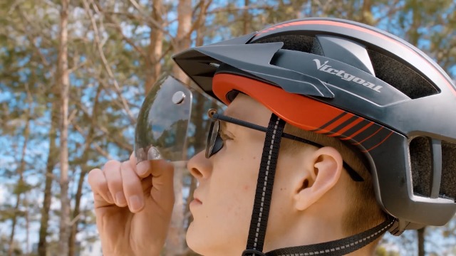 VICTGOAL Fahrradhelm MTB Mountainbike Helm mit magnetischem Visier  Abnehmbarer Sonnenschutzkappe und LED Rcklicht Radhelm Rennradhelm fr  Erwachsenen Herren Damen (Black Red, M: 54-58cm) : Amazon.de: Sport &  Freizeit