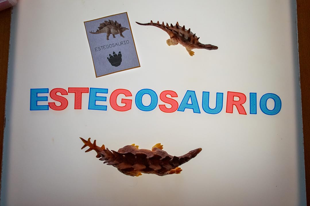 Abecedario Montessori en mayúsculas- 94 letras. Letras para aprender a leer y escribir. Alfabeto escolar en mayúsculas. Letras para niños