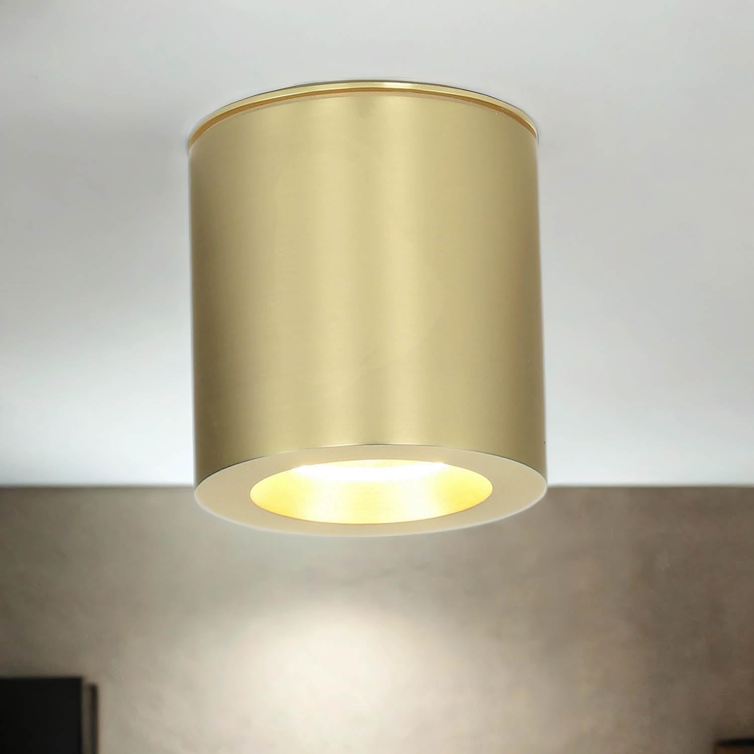 Licht-Erlebnisse Deckenstrahler Aluminium in Gold IP44 Bad Küche Flur 8,5 cm rund GU10 Zeitlos elegant stilvoll akzentuiert kleiner Deckenspot Badezimmer AZORK