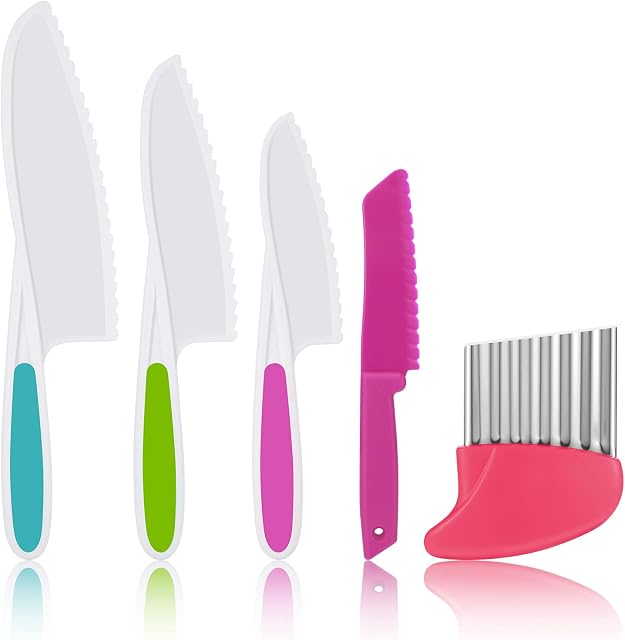 AKlamater 5PCS Kitchen Safety Knives for Kids, Children's Cooking Knives in 4 Sizes, Plastic Cutting Board Grip Serrated Edges for Vegetables Fruits Salad Cake( Pink)