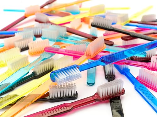 Dr. Bauer's Cepillos de dientes desechables con pasta dentífrica, envueltos individualmente, paquete mixto de 100 unidades (azul, rojo, rosa fucsia y negro)