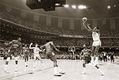 Michael Jordan North Carolina Last Shot Celebrity Sports Icon (Basketball) Poster Print (24in x 36in)