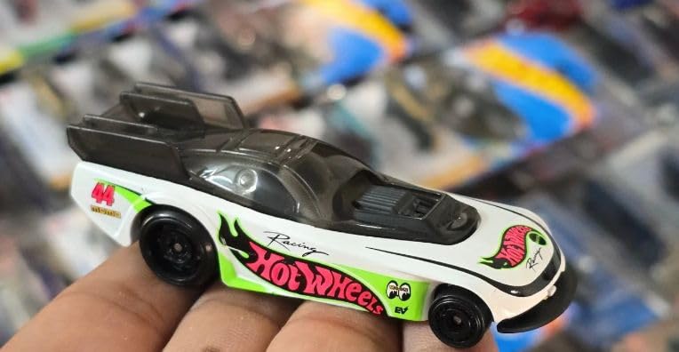 Image of hw Die-Cast 1:64 for Ages 3 and up (Supercharged | HW EV)