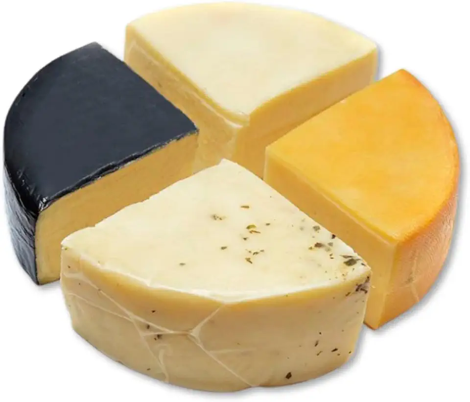 Kit 4 Queijos Parmesão Artesanais 550g Serra da Canastra - Tradicional, Temperado, Defumado e Capa Preta. Perfeito para tábuas de frios e receitas gourmet, Presentes, encontros, vinho, festas e Reunioes