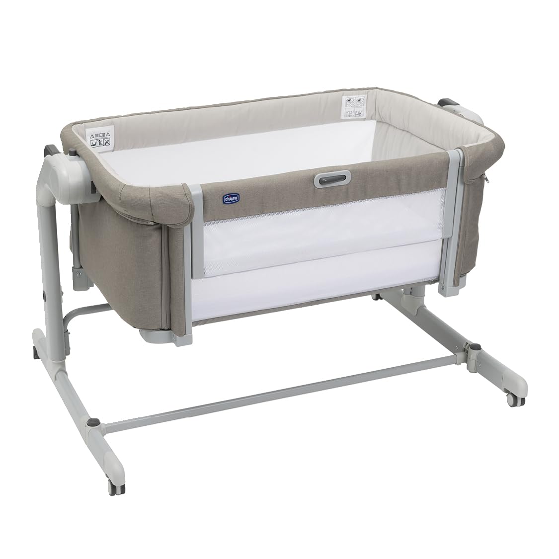 Chicco Next2Me Magic Evo Beistellbett für Babys mit Schaukelmodus, Kippfunktion, verstellbarer Höhe, 4 Rädern, inkl. Matratze und Reisetasche, Beige