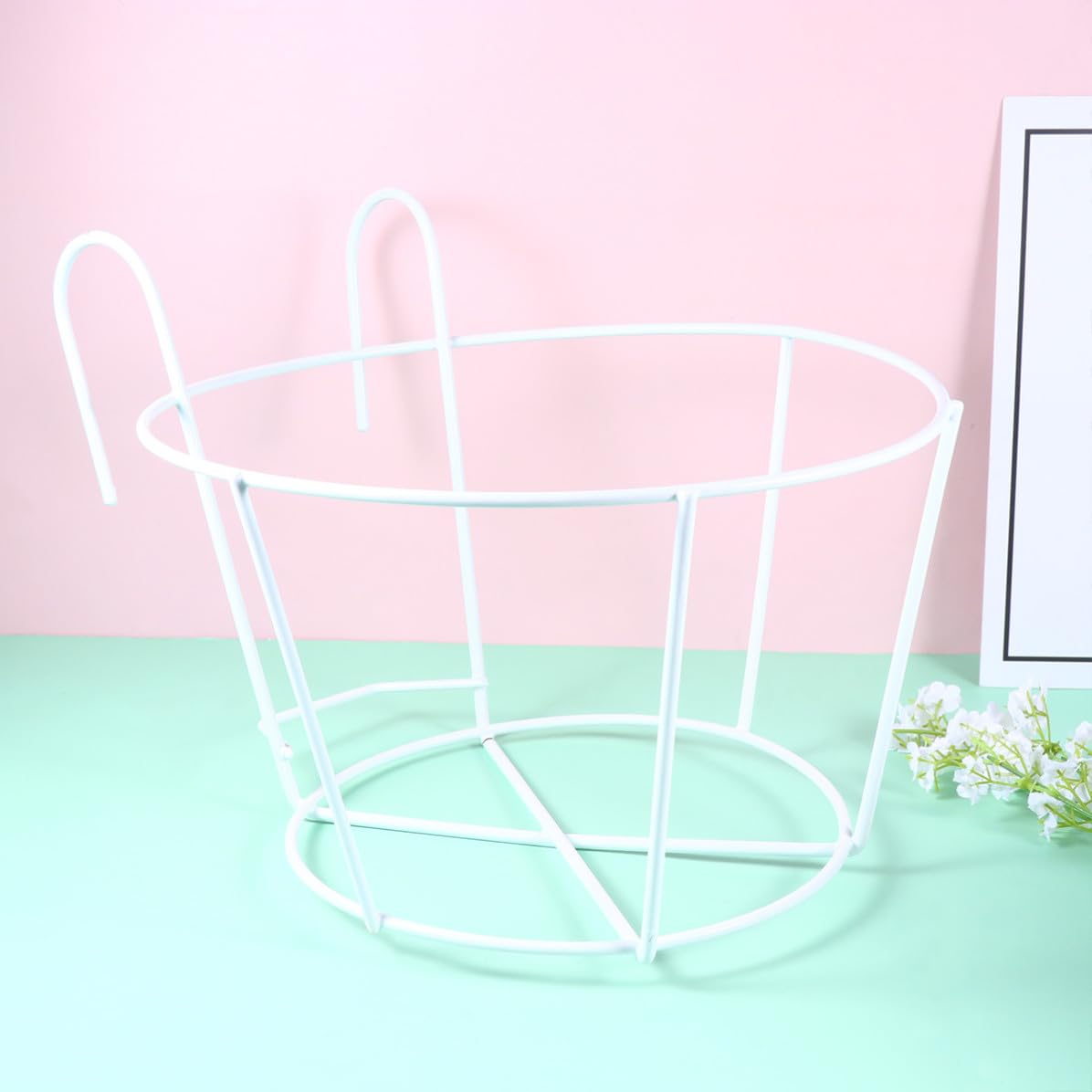 2 Soportes Colgantes de Hierro Blanco para Macetas Diseño Hueco Creativo, Estante Redondo para Bonsáis Adecuado para Cocina y Alféizar, Fácil Riego y Protección de Suelos