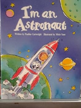 Paperback I'm an Astronaut (Voyages) Book