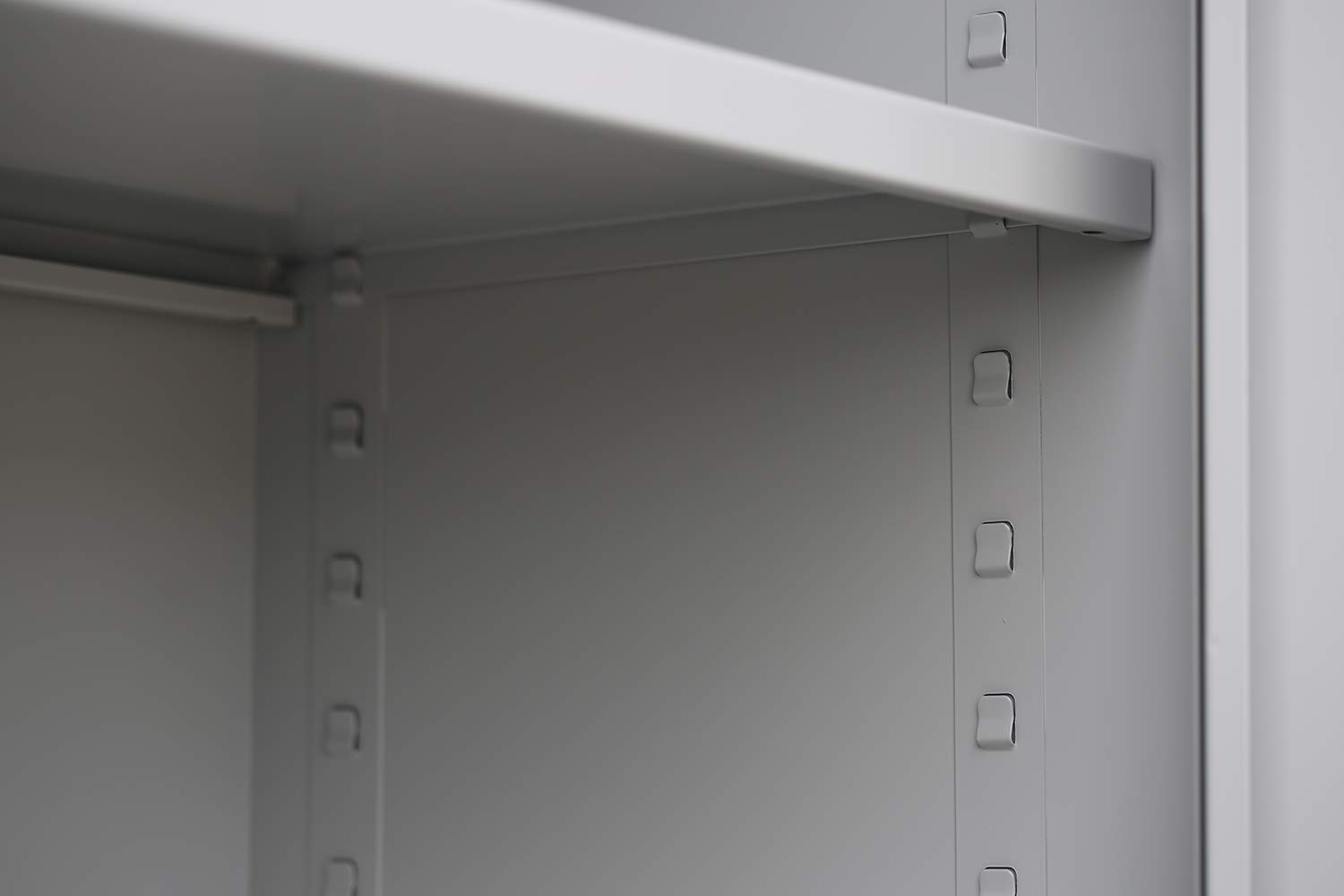 Weißer Flügeltürenschrank komplett montiert 180x80x38cm Metallschrank abschließbar Aktenschrank Büroschrank 4 Fachböden 530337 weiß