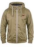 Du kannst diese hochwertig verarbeitete, leichte Herrenjacke sportlich mit T-Shirt und Jeans tragen, aber auch etwas schicker mit einer Chino und Hemd. Diese Jacke gehört einfach in jeden Kleiderschrank!