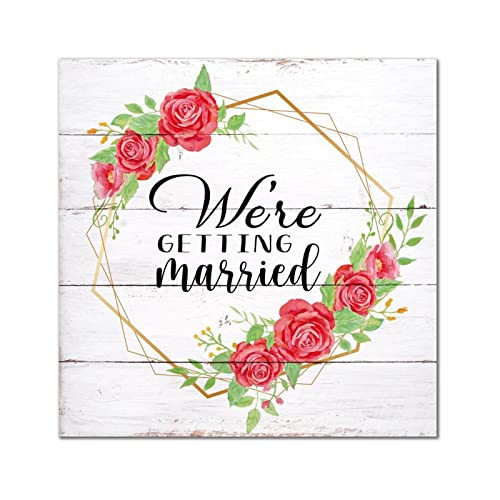 Plaque en bois We are Getting Married de 40 cm pour habiller un mur vide avec style
