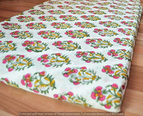 Tissu coton imprimé indien fleur rouge vert pour robe et coussin