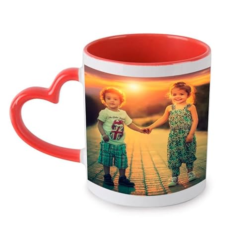 Taza personalizada de cerámica con asa de corazon y fondo rojo. Taza para regalos originales personalizada con imagen y texto que quieras. Regalos para mujeres, madres, perejas etc Taza personalizada de cerámica con asa de corazon y fondo rojo. Taza para regalos originales personalizada con imagen y texto que quieras. Regalos para mujeres, madres, perejas etc