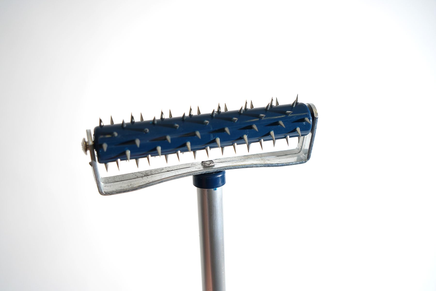 A.S. Création Rouleau hérisson Rouleau à médiators Rouleau à ongles pour percer du papier peint, extensible, réglable en hauteur, bleu, argent, 909012