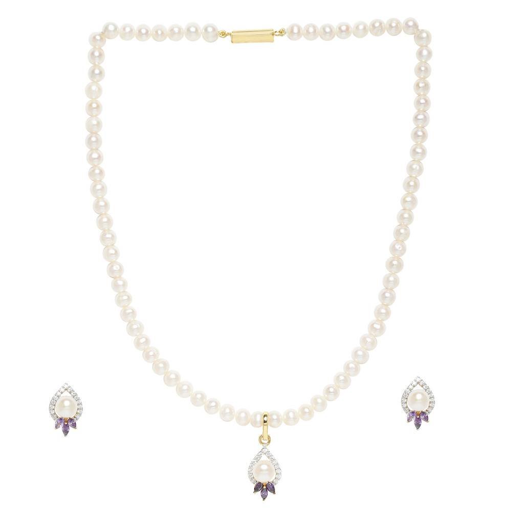 SapelsFresh Water White Pearl Necklace