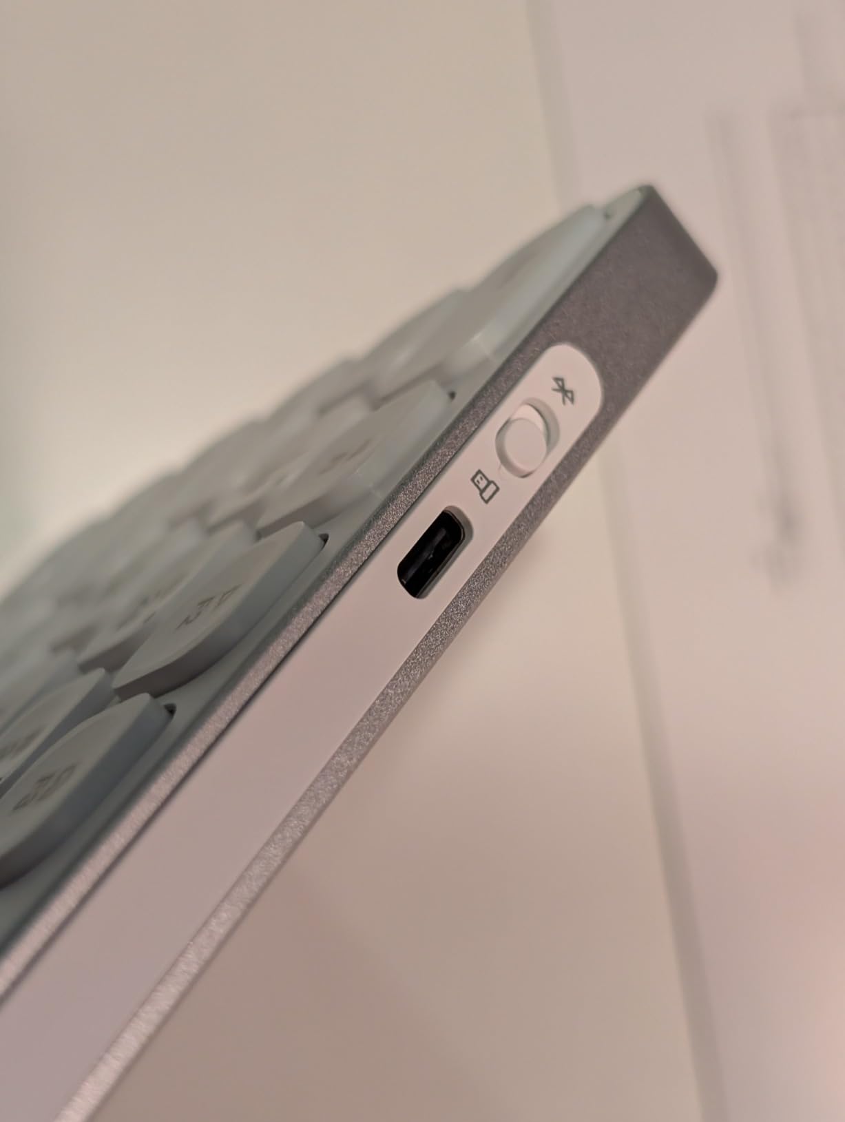 Rapoo E9050L Multi-Device Wireless Keyboard Blade-Series