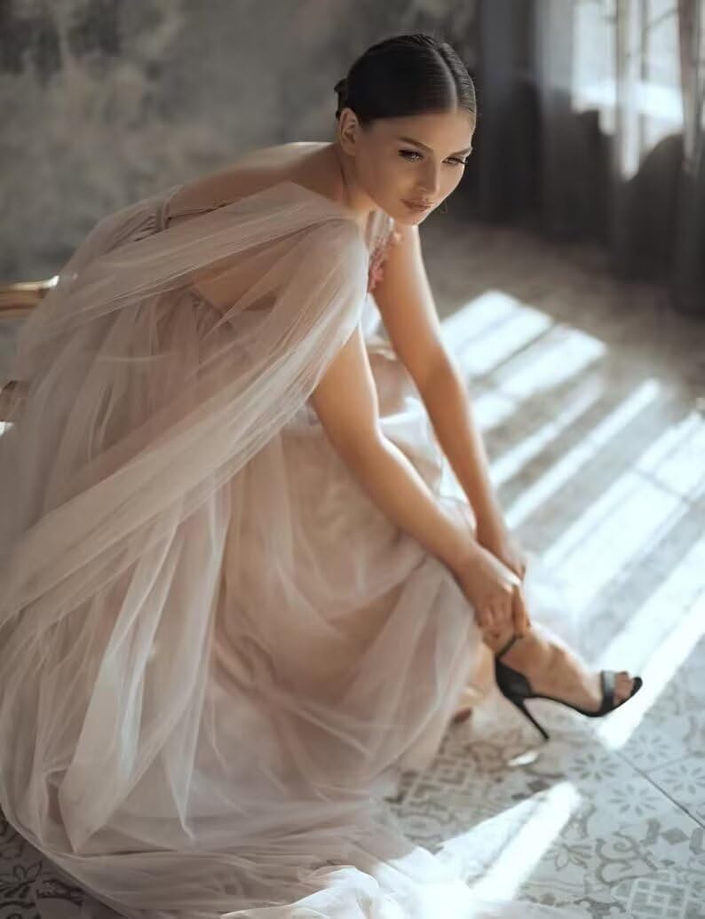 Tulle Maternity Dresses for Photoshoot 3D Lace Appliques Sheer V Neck Wedding Bathrobe Baby Shower Dress with Cape