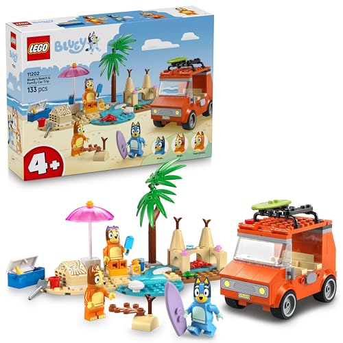 LEGO Bluey Excursão familiar à praia de Bluey - 3 minifiguras Inc. Bingo e Chilli - 2 pranchas de surf, castelo de areia e carro construível de brinquedo - presente para meninas e meninos de 4 anos
