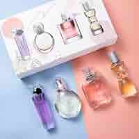 ★超オススメ！レア商品★ ミニチュア香水、4点セット…専用箱付き Amazon.co.jp: 女性用香水 25ml 4本セット ロングラスティング