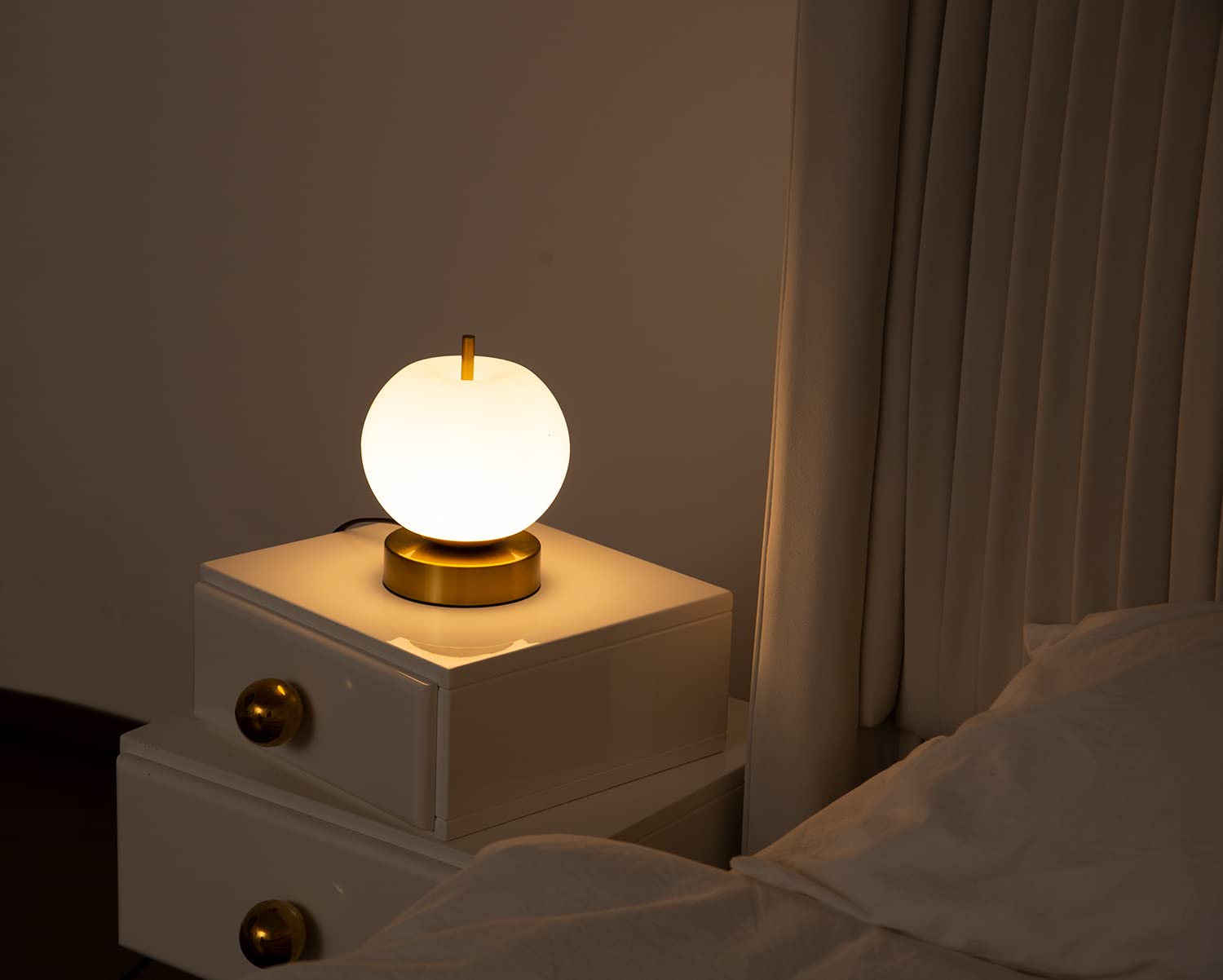 Ganroght Touch Control Globe Table Lamp Gold, 3 Way Dimmable Bedside Table Lamp with Metal Base, White Shade Provides 360° of Soft Light, Modern Brass Table Lamp for Bedroom, Living Room, Office
