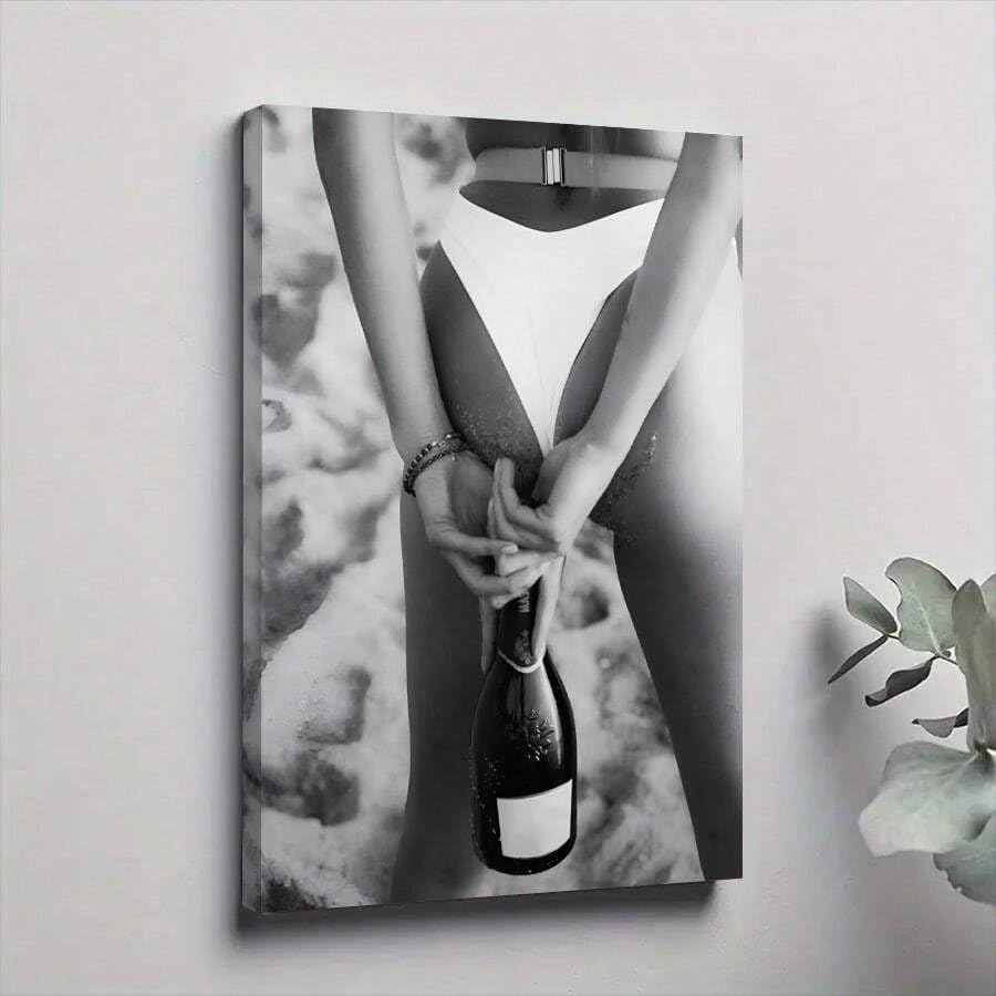 Toile femme buvant du vin au bord de la mer pour deco salon et chambre estivale