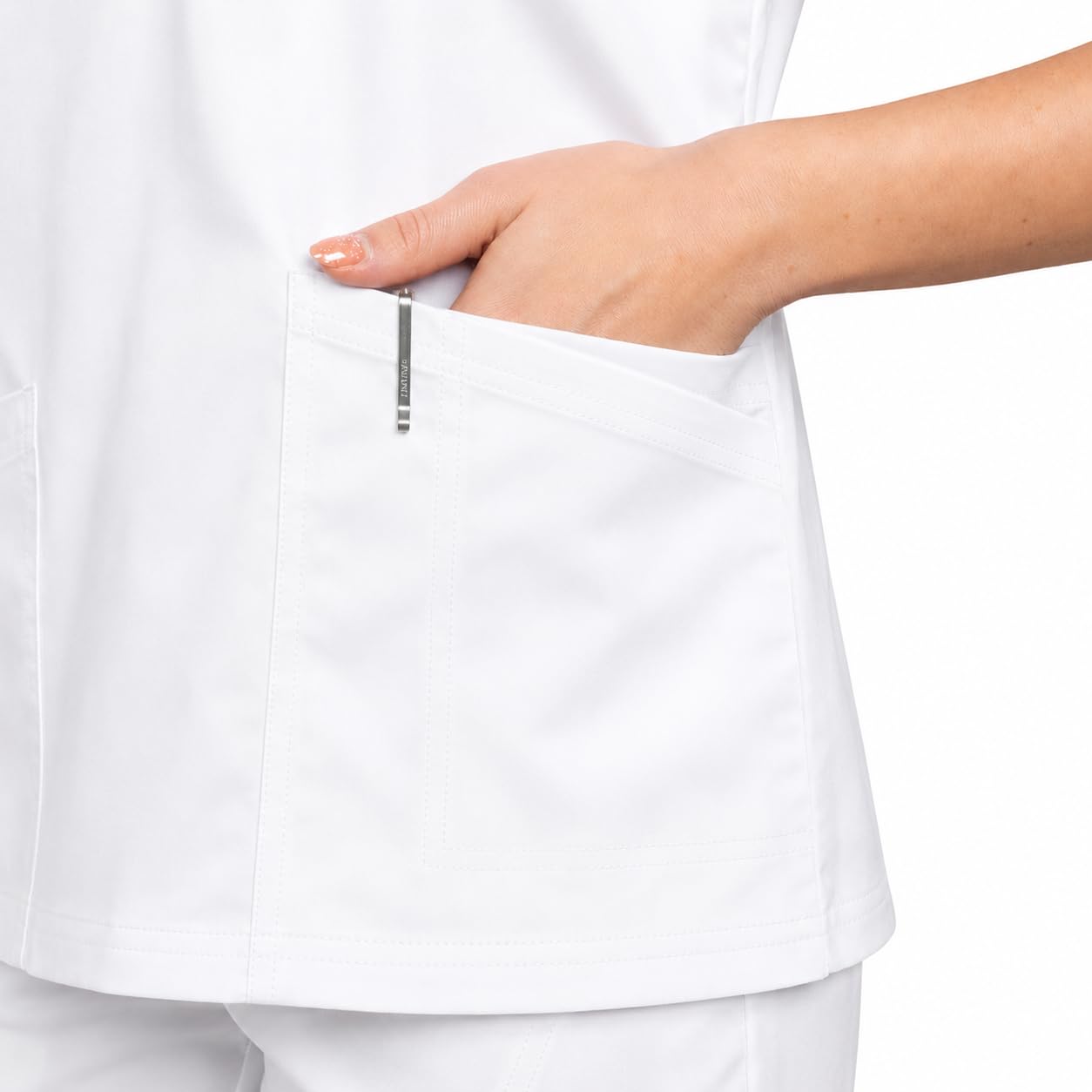 B-well ANGELICA Casaca de enfermería para mujer, túnica médica con cuello en V, bolsillos funcionales, transpirable y fácil de limpiar, ropa de trabajo para clínica y práctica