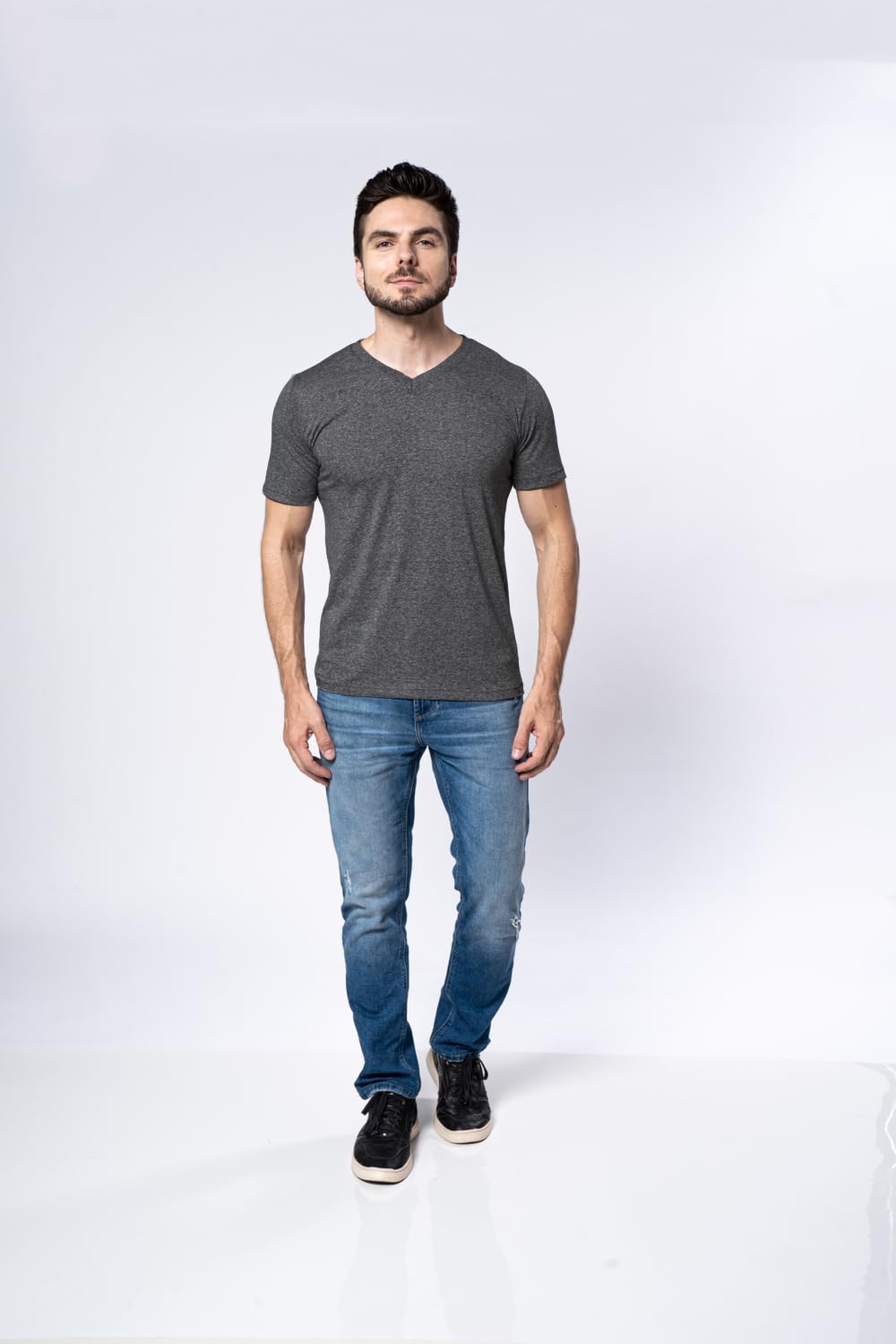 Camiseta Masculina Meia Malha Slim Fit Lisa Básica, Gola V em promoção! Veja a oferta e mais achadinhos de Camisetas 3 Hoje é o melhor dia para comprar Camiseta Masculina Meia Malha Slim Fit Lisa Básica, Gola V com aquele preço maroto! Promoção! Aproveite a oferta! 3
