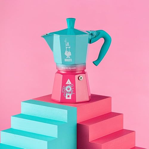 Miniatura 4 de Bialetti Moka Express Squid Game Máquina de café expreso icónica para estufa, olla Moka, cafetera italiana, 6 chupitos de espresso (9 oz - 9.1 fl