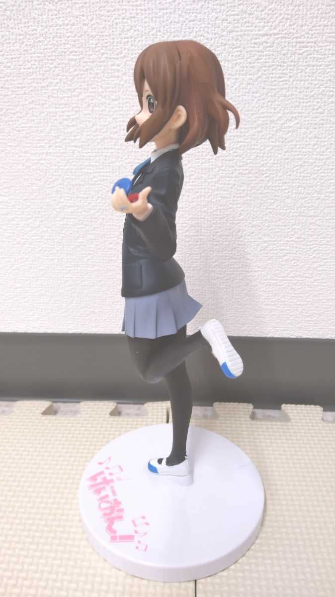 けいおん! 平沢唯　制服 フィギュア ボール付き　手にはカスタネット Amazon.co.jp: けいおん！ 平沢唯 ひらさわ ゆい フィギュア 美少女