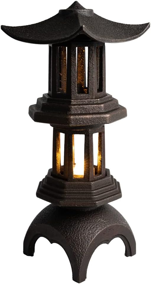 Retro Iron Lamp Garden Statue Japanese Garden Decor Outdoor Zen Garden Lantern LED Garden Light Surface Frosting Vintage Decor (S)