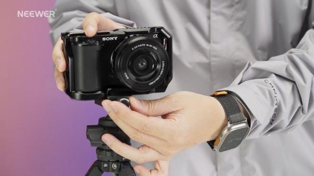 Gabbia Per Fotocamera Sony ZV-E10 Neewer - In Alluminio, Punti Di Montaggio, Base Arca