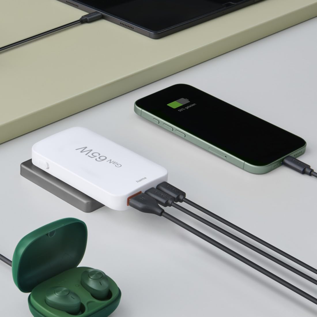 Hama składana przenośna szybka uniwersalna ładowarka sieciowa GAN 65W do smartfona, smartwatcha, tabletu, słuchawek 2x USB-C 1x USB-A biała