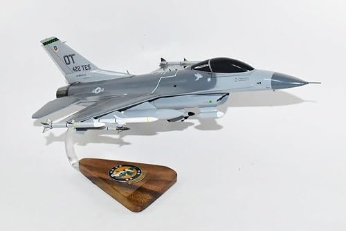 Lockheed Martin F-16 Fighting Falcon, escuadrón de prueba y evaluación 422d, modelo a escala de caoba de 18 pulgadas
